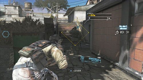Dla rozpoznania terenu rzucamy sensor i chowając się za beczkami przechodzimy w prawo - Misja 1 Nimble Guardian | Wyzwania w Ghost Recon - Future Soldier - Tom Clancys Ghost Recon: Future Soldier - poradnik do gry