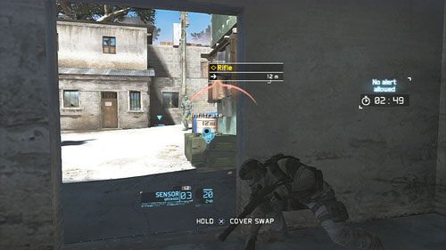 Trzymając się prawej ściany wychodzimy po schodach i przechodzimy przez budynek - Misja 1 Nimble Guardian | Wyzwania w Ghost Recon - Future Soldier - Tom Clancys Ghost Recon: Future Soldier - poradnik do gry