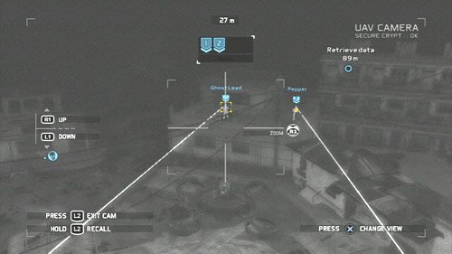 Kontrolując drona oznaczamy dwóch najemników na budynku po lewej i wydajemy rozkaz naszym kompanom do ich ściągnięcia - Misja 3 Noble Tempest (2) | Wyzwania w Ghost Recon - Future Soldier - Tom Clancys Ghost Recon: Future Soldier - poradnik do gry