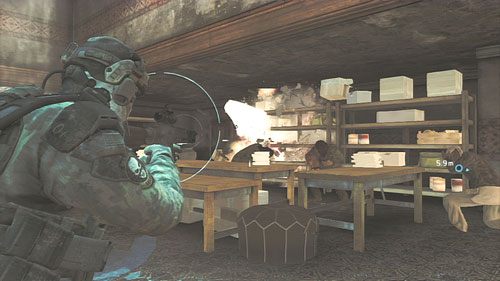 W tym momencie wraz z kompanami wpadniemy do pomieszczenia przez świetlik - Misja 4 Tiger Dust | Wyzwania w Ghost Recon - Future Soldier - Tom Clancys Ghost Recon: Future Soldier - poradnik do gry