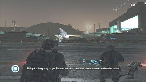 Po wyjściu na płytę lotniska przebiegamy przez pas startowy i zatrzymujemy się przed przeciwnikami - Misja 6 Firefly Rain (2) | Wyzwania w Ghost Recon - Future Soldier - Tom Clancys Ghost Recon: Future Soldier - poradnik do gry