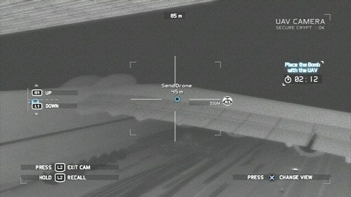 Jak tylko przez nie przejdziemy znajdziemy się w hangarze - Misja 6 Firefly Rain (3) | Wyzwania w Ghost Recon - Future Soldier - Tom Clancys Ghost Recon: Future Soldier - poradnik do gry