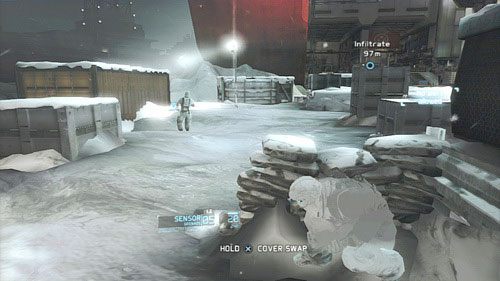 Uważając na patrole wroga omijamy cały teren przemykając pod żółtymi kontenerami po lewej - Misja 8 Deep Fire | Wyzwania w Ghost Recon - Future Soldier - Tom Clancys Ghost Recon: Future Soldier - poradnik do gry