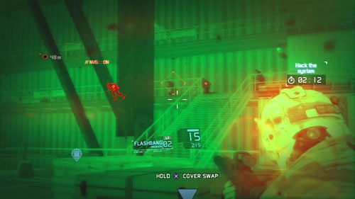 Wpadniemy tutaj na dwóch przeciwników oraz grupę żołnierzy ostrzeliwujących nas z wyższego piętra - Misja 8 Deep Fire | Wyzwania w Ghost Recon - Future Soldier - Tom Clancys Ghost Recon: Future Soldier - poradnik do gry