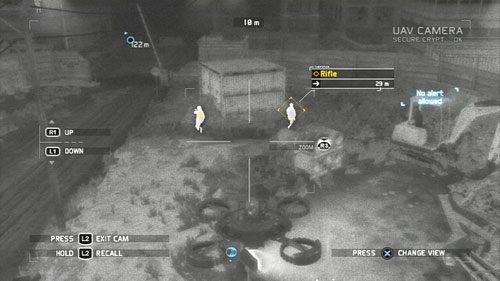 Teren przed bramą pilnowany jest przez dwóch przeciwników - Misja 10 Gallant Thief (1) | Wyzwania w Ghost Recon - Future Soldier - Tom Clancys Ghost Recon: Future Soldier - poradnik do gry