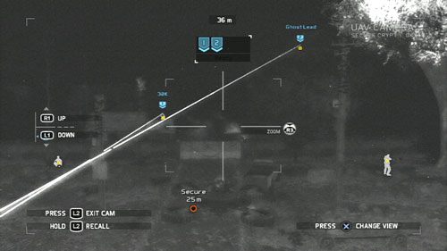 Podchodząc pod bramę dostrzeżemy pilnujących ją przeciwników - Misja 12 Shattered Mountain (1) | Wyzwania w Ghost Recon - Future Soldier - Tom Clancys Ghost Recon: Future Soldier - poradnik do gry