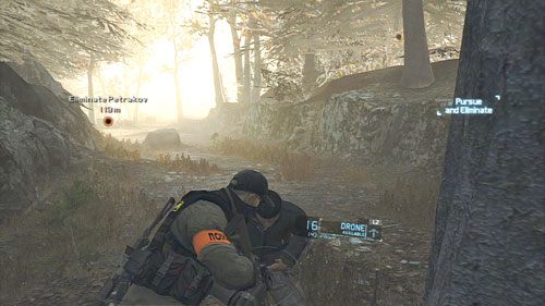 Cały czas tocząc walkę przechodzimy wzdłuż drogi do niewielkiej ścieżki wiodącej przez las - Misja 12 Shattered Mountain (3) | Wyzwania w Ghost Recon - Future Soldier - Tom Clancys Ghost Recon: Future Soldier - poradnik do gry