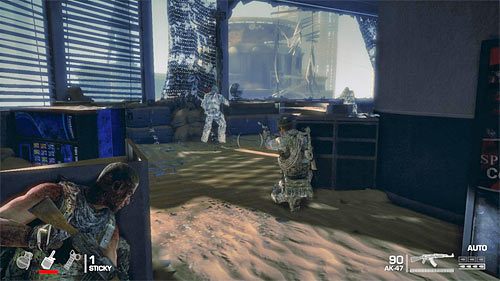 Kolejnych dwóch przeciwników przebywa w prawym pomieszczeniu - Rozdział XII - The Rooftops - Dotrzyj do wieży radiowej | Opis przejścia - Spec Ops: The Line - poradnik do gry