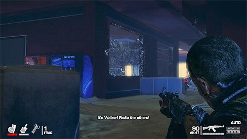 Na sam koniec części skradankowej zajmij się cichą eliminacją wartownika patrolującego sąsiedni korytarz - Rozdział XII - The Rooftops - Dotrzyj do wieży radiowej | Opis przejścia - Spec Ops: The Line - poradnik do gry