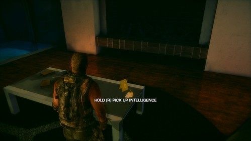 Wspomniane schody prowadzą do danych wywiadowczych leżących na biurku - List Konrada - wiersz dla Elżbiety (Konrad Letter - Poem For Elisabeth) (screen 1) - Rozdział XV - Welcome | Opis przejścia Spec Ops The Line - Spec Ops: The Line - poradnik do gry