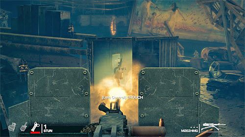 Zgodnie z sugestią jednego z członków drużyny odwróć się i szybko podbiegnij do zabezpieczonego wcześniej stacjonarnego działka - Rozdział VI - The Pit - Powstrzymuj ataki członków 33 pułku piechoty | Opis przejścia - Spec Ops: The Line - poradnik do gry