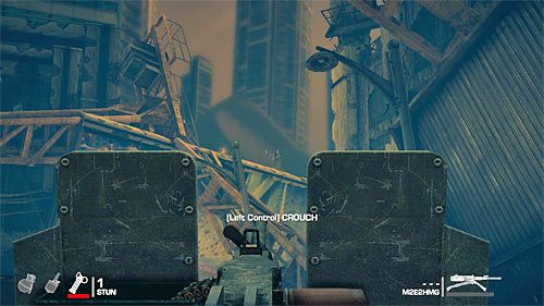 Do bardziej oddalonych wrogów zacznij strzelać dopiero po tym jak zabezpieczysz najbliższą okolicę - Rozdział VI - The Pit - Powstrzymuj ataki członków 33 pułku piechoty | Opis przejścia - Spec Ops: The Line - poradnik do gry