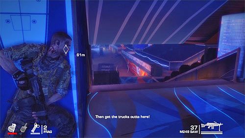 Twoje zadanie to dotarcie na sam dół koloseum, tak więc musisz nieustannie rozglądać się za schodami prowadzącymi na niższe poziomy - Rozdział X - Riggs - Zabezpiecz ciężarówki | Opis przejścia Spec Ops The Line - Spec Ops: The Line - poradnik do gry