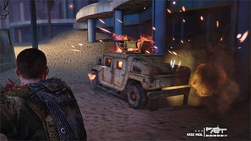 W dalszej części pościgu zmuszony zostaniesz także do zniszczenia kilku łazików, przy czym pojedyncze trafienie za każdym razem powinno wystarczyć - Rozdział X - Część 2 - Stealing Water - Ochraniaj ciężarówki | Opis przejścia - Spec Ops: The Line - poradnik do gry