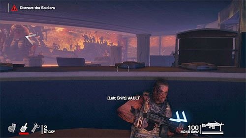 Skorzystaj ze składziku amunicji i ostrożnie zbliż się do wejścia do prawego pomieszczenia - Rozdział XI - Alone - Odwróć uwagę żołnierzy | Opis przejścia Spec Ops The Line - Spec Ops: The Line - poradnik do gry