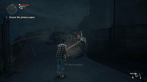 Zaraz po wejściu na teren kompleksu zostaniesz zaatakowany przez wszystkie rodzaje przeciwników, jakie do tej pory spotkałeś - Akt 3 - Completed | Akt 3 | Alan Wakes American Nightmare - Alan Wakes American Nightmare - poradnik do gry