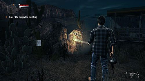 Musisz wyjść z terenu kompleksu, przed jego wejście (mniej więcej tam, gdzie w poprzednich aktach zaczynałeś grę - Akt III - United | Strony manuskryptu | Alan Wakes American Nightmare - Alan Wakes American Nightmare - poradnik do gry