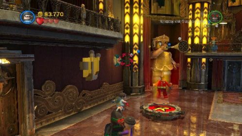 W tej formie Robin może wbijać w specjalne miejsca swój drążek, aby dostawać się w trudno dostępne miejsca - Na deskach teatru | Opis przejścia LEGO Batman 2 DC Super Heroes - LEGO Batman 2: DC Super Heroes - poradnik do gry