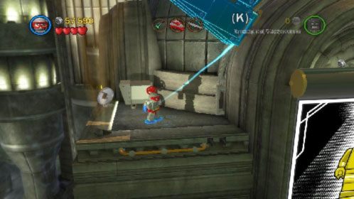 Warto przeszukać gzyms z lewej, ponieważ znajdziesz tam fioletową monetę - Współudział | Opis przejścia LEGO Batman 2 DC Super Heroes - LEGO Batman 2: DC Super Heroes - poradnik do gry