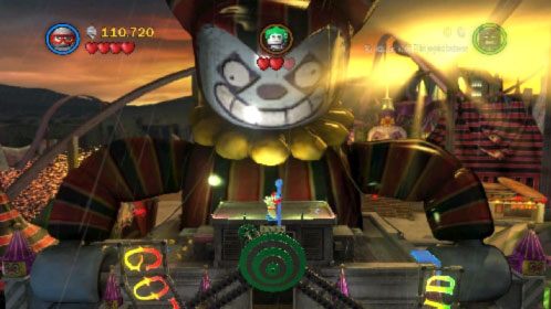 Wejdź na górę po ścianie Robinem, zniszcz klocki znajdujące się w centrum najwyższej platformy i wyjmij dwie niebieskie zatyczki (obrazek) - Współudział | Opis przejścia LEGO Batman 2 DC Super Heroes - LEGO Batman 2: DC Super Heroes - poradnik do gry