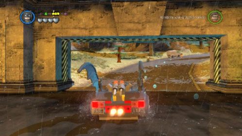 Po zniszczeniu pięciu posągów otworzy się szeroka brama (obrazek) - Awantura w Arkham - prolog | Opis przejścia LEGO Batman 2 DC Super Heroes - LEGO Batman 2: DC Super Heroes - poradnik do gry