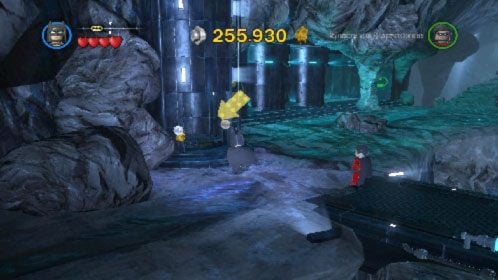 Po animacji znajdziesz się w Batjaskinii - Awantura w Arkham - prolog | Opis przejścia LEGO Batman 2 DC Super Heroes - LEGO Batman 2: DC Super Heroes - poradnik do gry