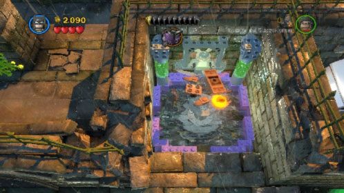 Po wejściu do labiryntu będziesz musiał rozprawić się z przeciwnikami, którzy poruszają się różnymi pojazdami - Awantura w Arkham | Opis przejścia LEGO Batman 2 DC Super Heroes - LEGO Batman 2: DC Super Heroes - poradnik do gry