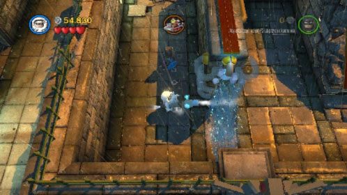 Przebierz w niego bohatera, po czym skieruj się na dół i przy pomocy pistoletu zamroź płynącą tutaj wodę (obrazek) - Awantura w Arkham | Opis przejścia LEGO Batman 2 DC Super Heroes - LEGO Batman 2: DC Super Heroes - poradnik do gry