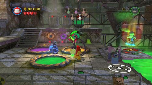 Użyj Batmana na elektrycznej maszynie, dzięki czemu Robin będzie mógł dotrzeć do kombinezonu z prawej - Przepis na katastrofę | Opis przejścia LEGO Batman 2 DC Super Heroes - LEGO Batman 2: DC Super Heroes - poradnik do gry