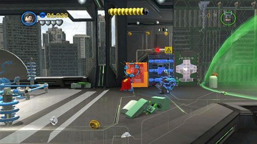 Wyrusz w prawo i Supermanem zniszcz złote klocki przy ścianie, a Batmanem naładuj gniazdo prądem (obrazek) - Nowe technologie | Opis przejścia LEGO Batman 2 DC Super Heroes - LEGO Batman 2: DC Super Heroes - poradnik do gry