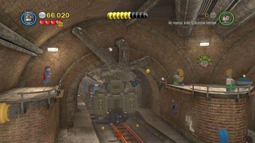 Po animacji rusz w głąb korytarza rozprawiając się z przeciwnikami - Podziemna kryjówka | Opis przejścia LEGO Batman 2 DC Super Heroes - LEGO Batman 2: DC Super Heroes - poradnik do gry