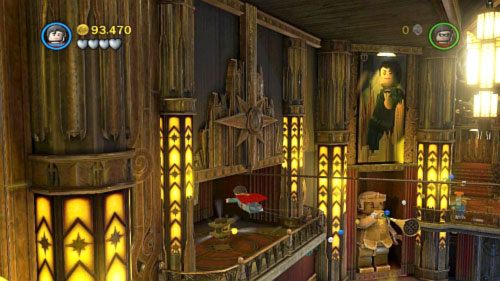 #08 - W tej samej lokacji wleć na balkon z prawej i zniszcz czerwoną butlę - Na deskach teatru | Minizestawy LEGO Batman 2 DC Super Heroes - LEGO Batman 2: DC Super Heroes - poradnik do gry