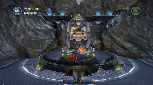 #08 - Po obróceniu mechanicznego dinozaura zniszcz znajdujący się pod nim złoty klocek - Nieproszeni goście | Minizestawy LEGO Batman 2 DC Super Heroes - LEGO Batman 2: DC Super Heroes - poradnik do gry