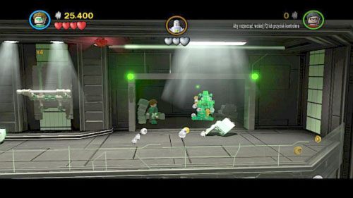 #02 - W tym samym pomieszczeniu na drugim balkonie z prawej zniszcz srebrne klocki i powieś się na drążku - Nowe technologie | Minizestawy LEGO Batman 2 DC Super Heroes - LEGO Batman 2: DC Super Heroes - poradnik do gry