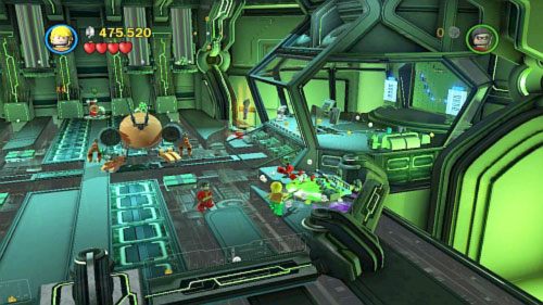 #10 - W tej samej lokacji, zmyj wodą chemikalia w prawym dolnym rogu, pociągnij za dźwignię, użyj Jokera na gniazdku z prądem, szybko przebiegnij po czterech przyciskach w ziemi (np - Nowe technologie | Minizestawy LEGO Batman 2 DC Super Heroes - LEGO Batman 2: DC Super Heroes - poradnik do gry