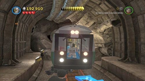 #07 - Na rozjeździe zniszcz Leksem czarne klocki w lewym tunelu, podejdź do wagonika i wyrwij drzwi magnezem - Podziemna kryjówka | Minizestawy LEGO Batman 2 DC Super Heroes - LEGO Batman 2: DC Super Heroes - poradnik do gry