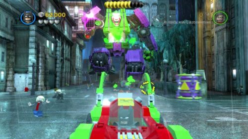 #05 - W dalszej części etapu na chodnikach zaczną pojawiać się fioletowe kontenery z żółtym trójkątem - Niestabilny rdzeń | Minizestawy LEGO Batman 2 DC Super Heroes - LEGO Batman 2: DC Super Heroes - poradnik do gry
