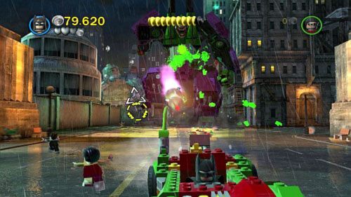 #07 - Jeden z dużych, kamiennych posągów z lewej trzyma w dłoni srebrny klocek - Niestabilny rdzeń | Minizestawy LEGO Batman 2 DC Super Heroes - LEGO Batman 2: DC Super Heroes - poradnik do gry