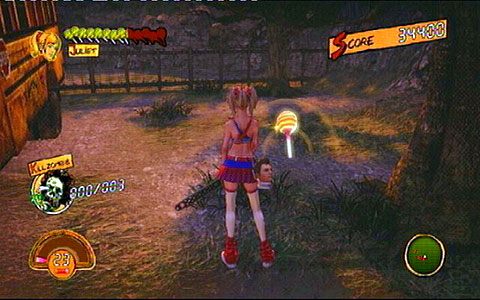 Zanim pobiegniesz dalej prosto, zbierz lizaka leżącego po drzewami i drugiego koło płotu - 3 - OBannon Farm - zombie na wsi | Opis przejścia Lollipop Chainsaw - Lollipop Chainsaw - poradnik do gry