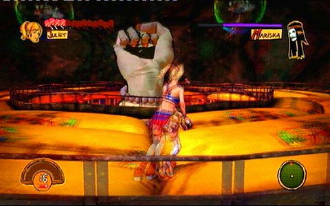 Oprócz tego Mariska przyzywa upiorną dłoń, która najpierw uderza w jedno miejsce, a następnie zaczyna ścigać Juliet - 3 - OBannon Farm - walka z Mariską | Opis przejścia Lollipop Chainsaw - Lollipop Chainsaw - poradnik do gry