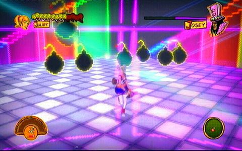 Josey w pierwszej fazie pojedynku będzie szarżował swoim pojazdem, wystrzeliwał pociski oraz zrzucał bomby - 4 - Fulci Fun Center - walka z Josey | Opis przejścia Lollipop Chainsaw - Lollipop Chainsaw - poradnik do gry