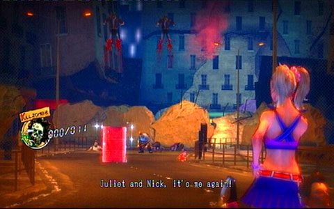 Zaraz po zakończeniu pierwszego rajdu przy pomocy Chainsaw Dasha, dotrzesz do miejsca z dwoma beczkami: czerwoną i niebieską - Etap 6 - Killabilly | Lollipop Wrappers | Lollipop Chainsaw - Lollipop Chainsaw - poradnik do gry