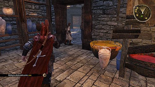 Po walce z ochraniarzami Kwoki wejdź do garncarni gdzie zobaczysz Harrego, który od razu rzuci się do ucieczki - Królewskie Psy (ZG) - Czerwona Twierdza, Królewska Przystań | Rozdział 6 - Alester Sarwyck - Gra o tron - poradnik do gry