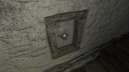 Po uczynieniu tego przejdź przez zniszczone drewniane drzwi i podejdź do dziury w ścianie (hollow on the wall) (obrazek) znajdującej się naprzeciwko wejścia - Zwiedzamy dom | Opis przejścia Anna - Anna - poradnik do gry