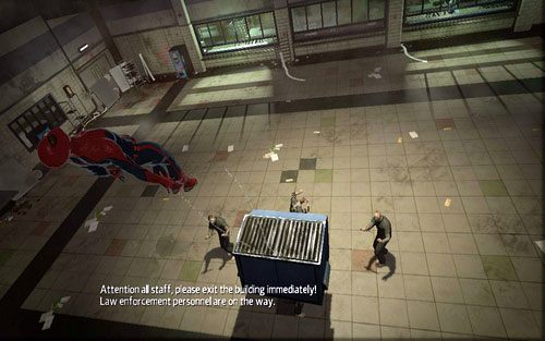 Spotkasz tam jednego z pracowników szpitala, który będzie atakowany przez grupkę szaleńców - 02 - Escape Impossible - Opis przejścia - Niesamowity Spider-Man - poradnik do gry