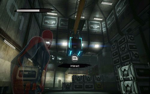 Przytrzymując Y skierujesz kamerę na wiszącą pod sufitem skrzynie - 03 - In the Shadow of Evils Past - archiwa Oscorps - Opis przejścia - Niesamowity Spider-Man - poradnik do gry