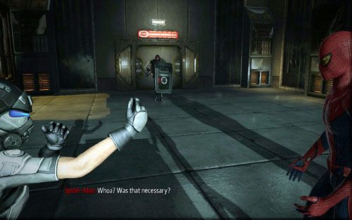 Po krótkiej wymianie zdań, zostaniesz zaatakowany przez strażnika z tarczą - 03 - In the Shadow of Evils Past - archiwa Oscorps - Opis przejścia - Niesamowity Spider-Man - poradnik do gry