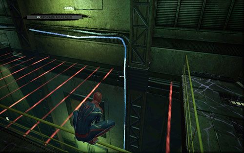 Wejdź do środka, a następnie przez dziurę między czerwonymi laserami chwyć się ściany na dole - 07 - Spidey to the Rescue - generatory - Opis przejścia - Niesamowity Spider-Man - poradnik do gry