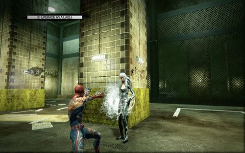 Gdy kobieta będzie spowolniona, wykonaj Web Rusha i uderz ją kilka razy - 2 - St. Gabriels Bank - Misje dodatkowe - Niesamowity Spider-Man - poradnik do gry