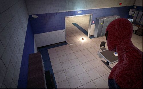 W przejściu między pomieszczeniami będzie leżał pierwszy magazyn - 02 - Escape Impossible - Znajdźki - Niesamowity Spider-Man - poradnik do gry